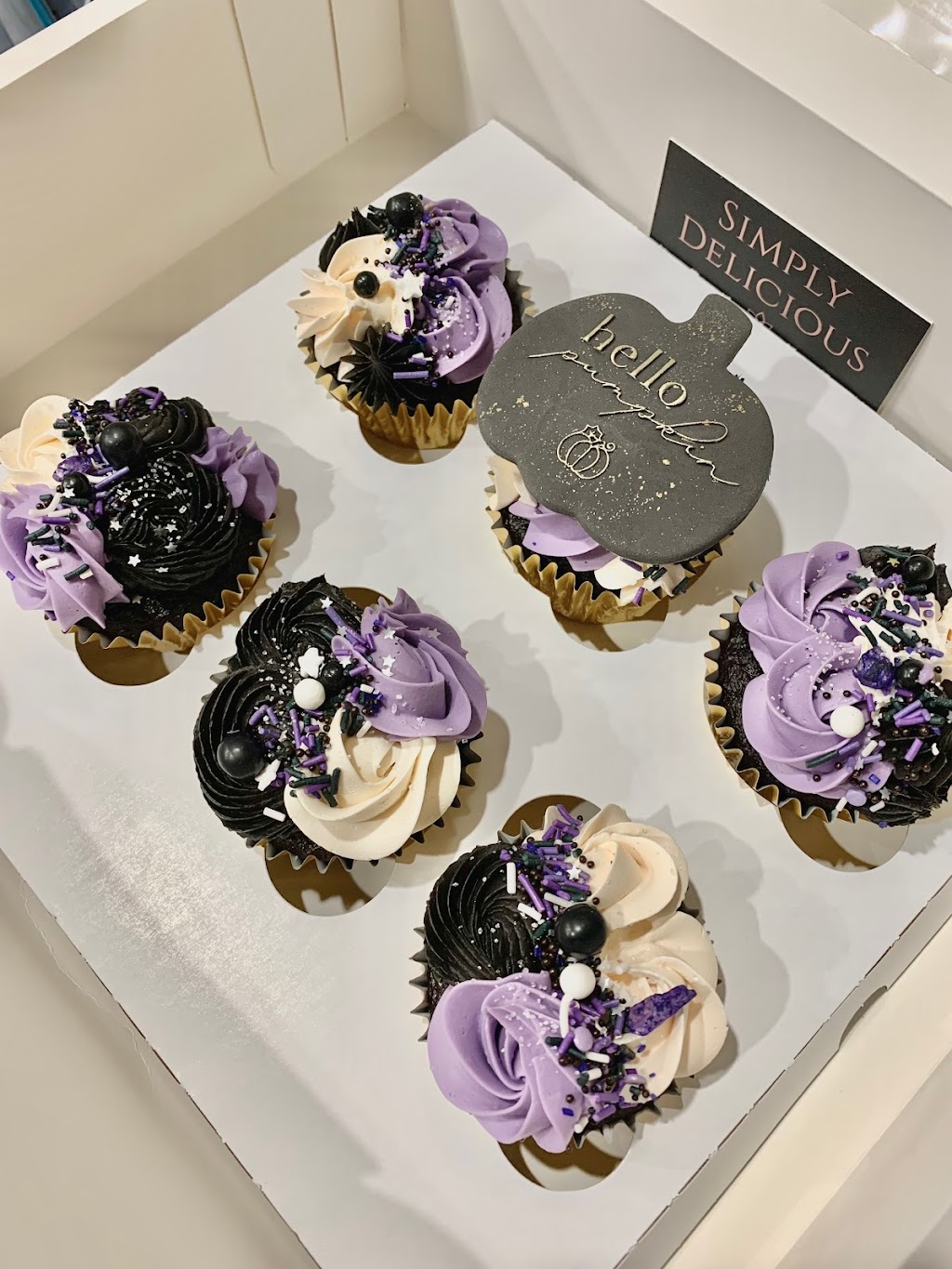 Simply Delicious Cake Studio | 4 Cougarstone Common SW, Calgary, AB T3H 5A3, Canada | Phone: (403) 390-0694