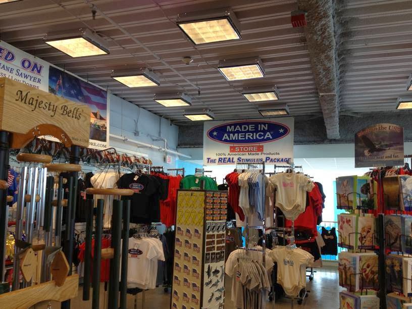 Made In America Store Souvenir & Gift Shop *SECOND FLOOR* | 360 Rainbow Blvd, Niagara Falls, NY 14303, USA | Phone: (716) 304-3622