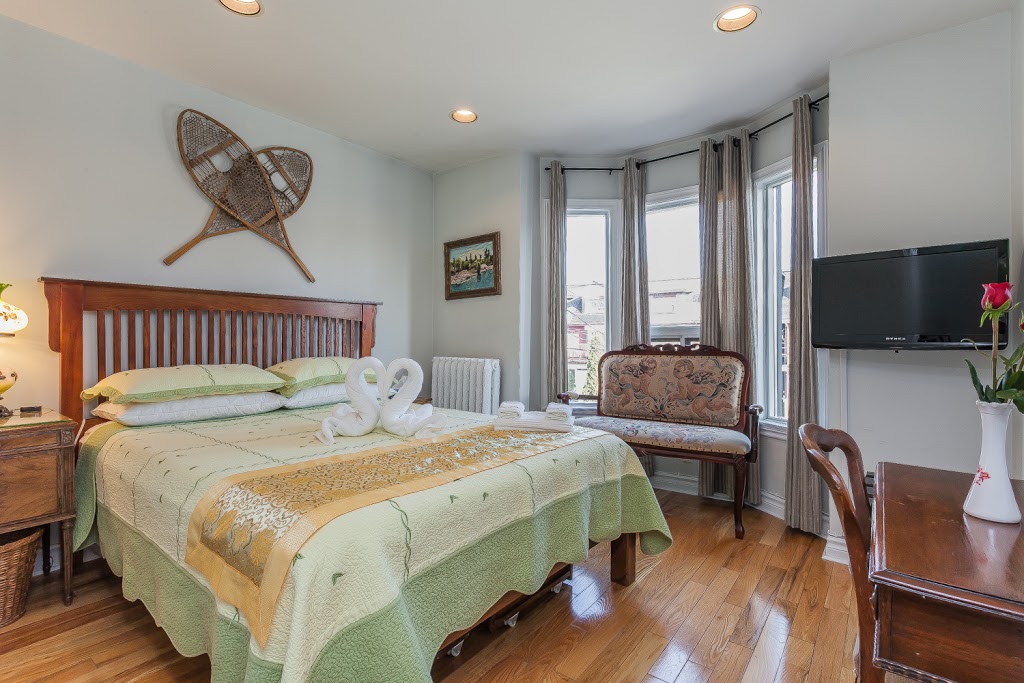 Rose Garden B&B | 1030 Bathurst St, Toronto, ON M5R 3G7, Canada | Phone: (416) 898-0746
