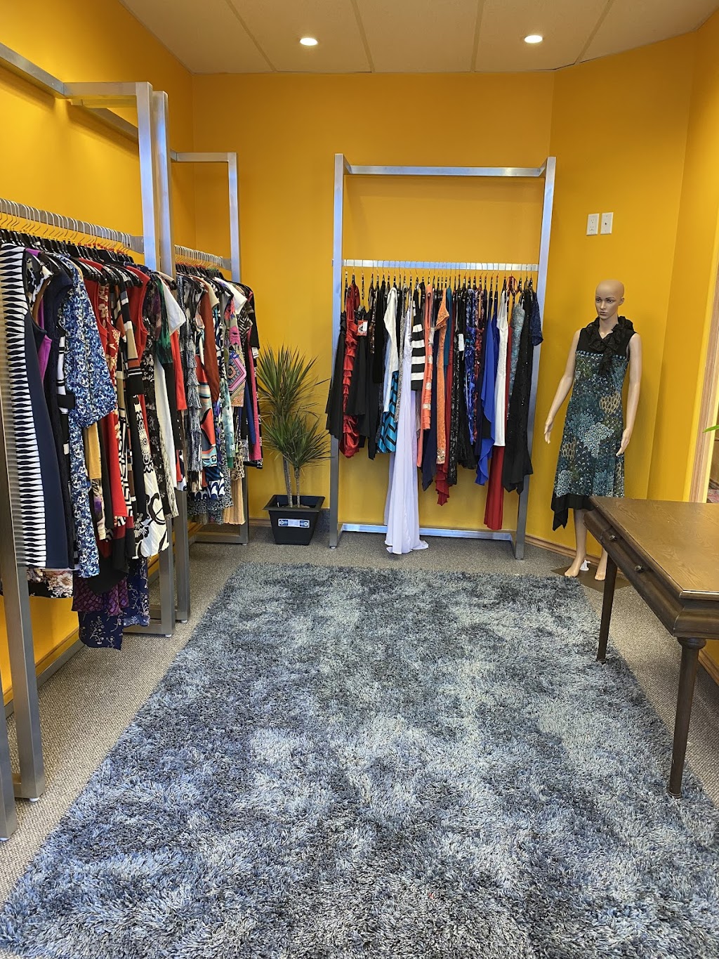Goldilocks Closet | 1010 Railway St Unit 111, Crossfield, AB T0M 0S0, Canada | Phone: (403) 946-0518