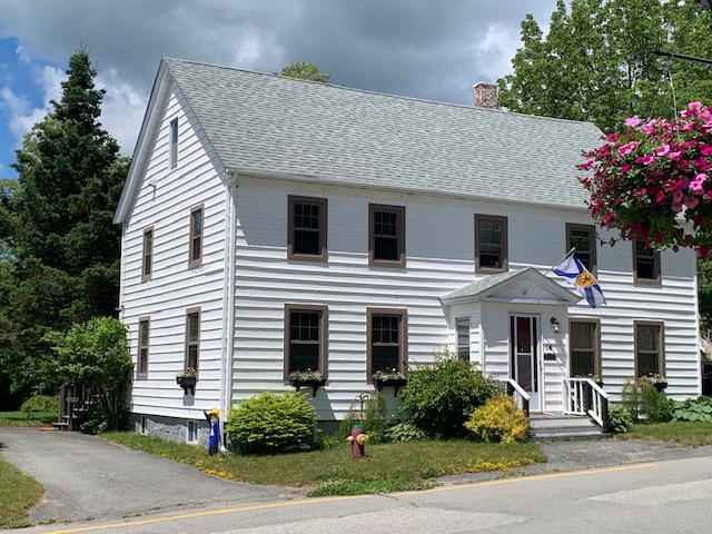 George Street Suite Vacation Home | 14 George St, Shelburne, NS B0T 1W0, Canada | Phone: (902) 512-1102