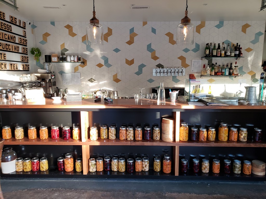 Bloomfield Public House Market | 257 Bloomfield Main St, Bloomfield, ON K0K 1G0, Canada | Phone: (613) 393-9292