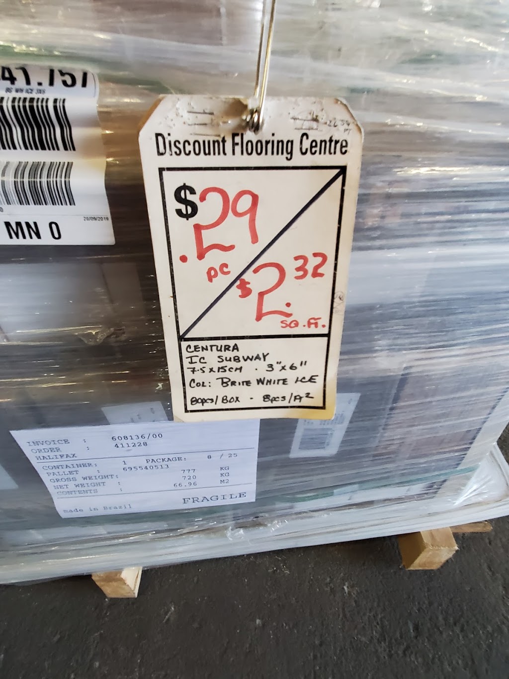 Discount Flooring Centre Inc | 320 Collishaw St, Moncton, NB E1C 0P3, Canada | Phone: (506) 859-9909
