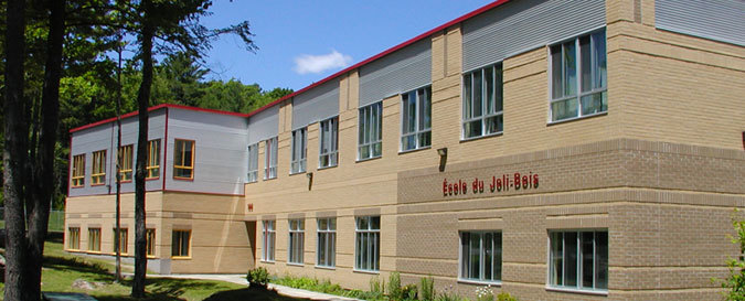 School Joli-Bois | 100 Rue de Val des Chênes, Sainte-Sophie, QC J5J 2M5, Canada | Phone: (450) 431-0640