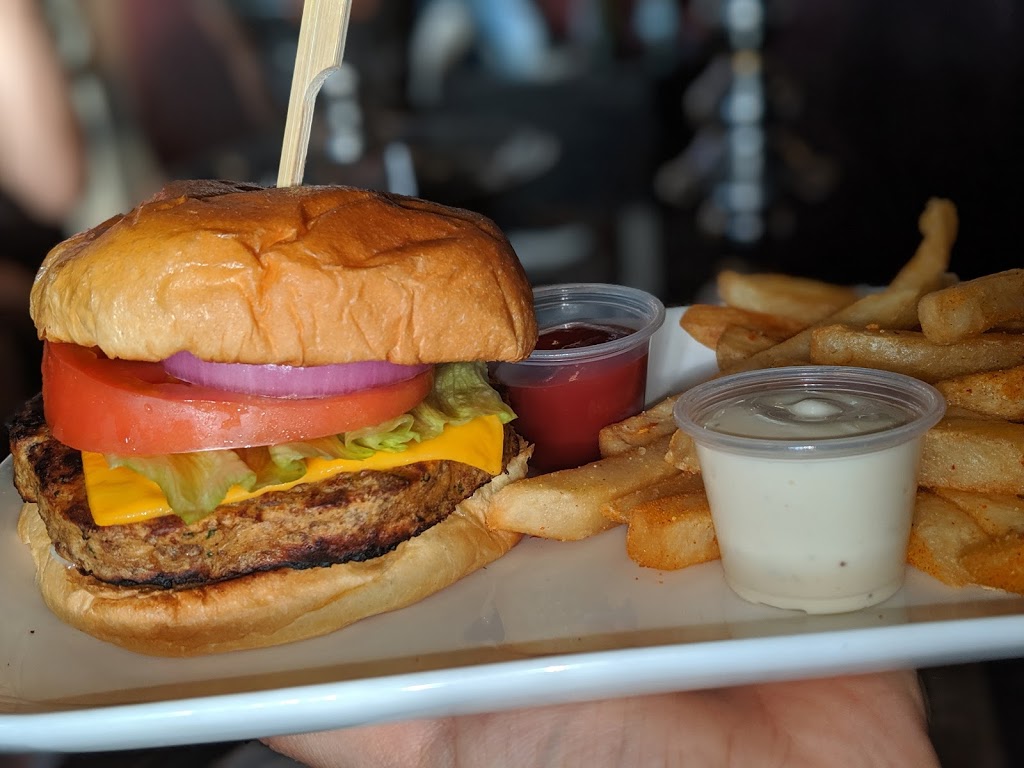 Fusion Lounge | 6915 Dixie Rd #4, Mississauga, ON L5P 1B2, Canada | Phone: (905) 565-0777