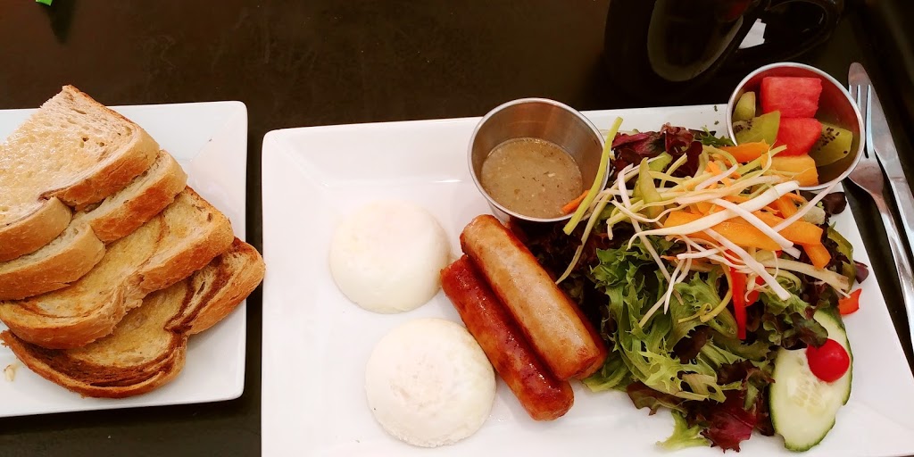 CHEFIES eatery | 19415 Yonge St #5, Holland Landing, ON L9N 1L8, Canada | Phone: (905) 836-2211