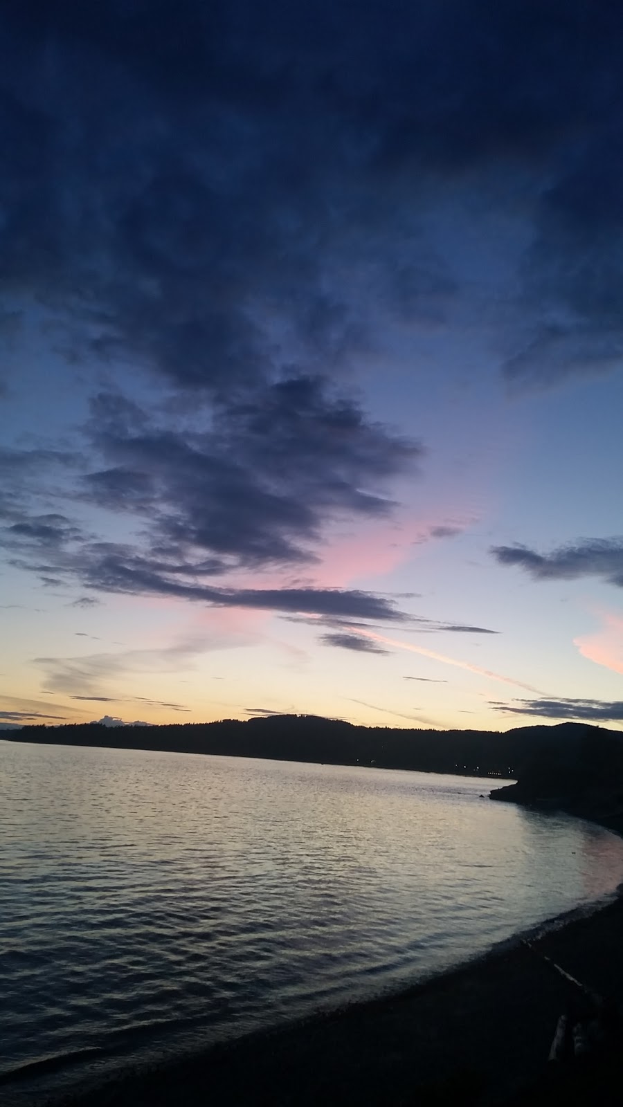 The Sechelter Beach House Accommodation | 5211 Sunshine Coast Hwy, Sechelt, BC V0N 3A2, Canada | Phone: (604) 813-9210