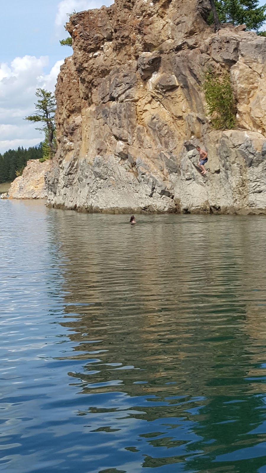 Koocanusa Campsite & Marina | 2354 Teepee Creek Rd, Elko, BC V0B 1J0, Canada | Phone: (250) 529-7484