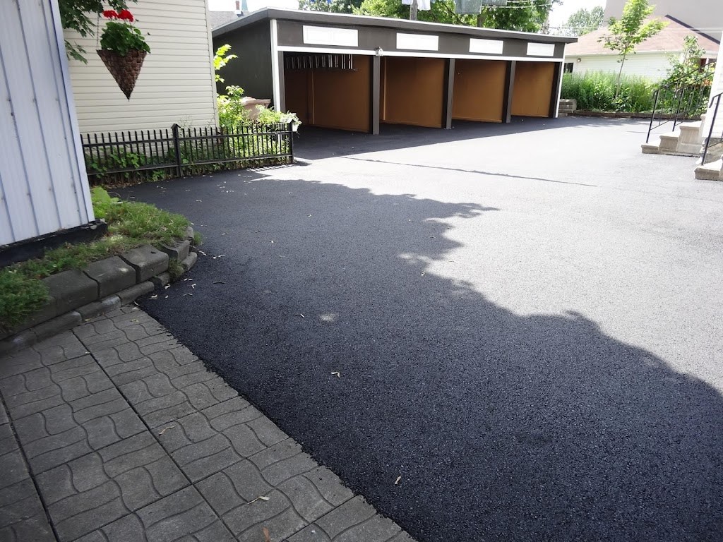 Pavage Veilleux Asphalte | 2 Rue du Lac, Warwick, QC J0A 1M0, Canada | Phone: (819) 752-6515