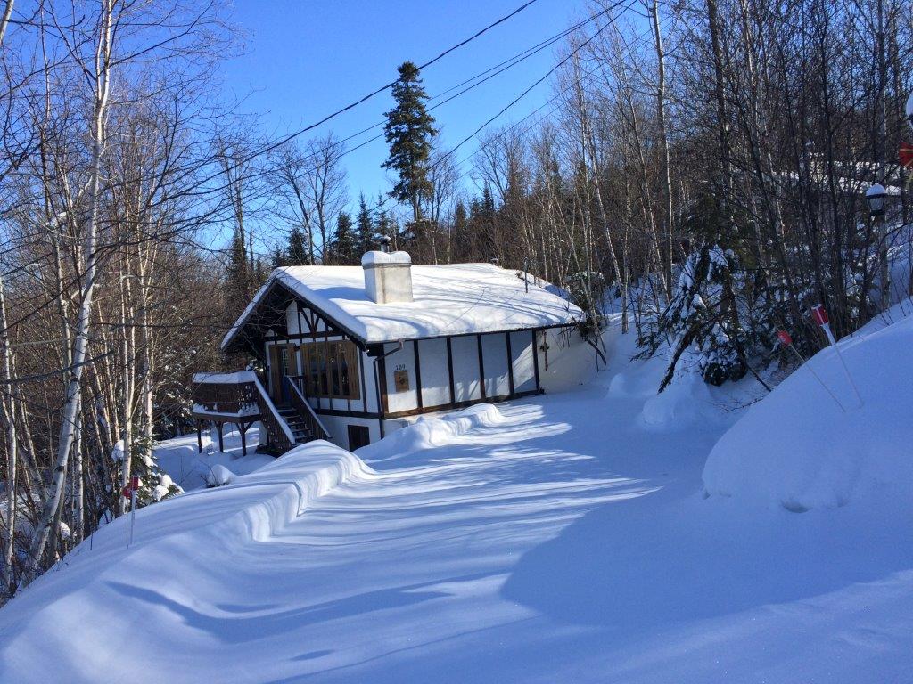 Chalet Petit Chantecler | 109 Rue de Montreux, Val-David, QC J0T 2N0, Canada | Phone: (514) 296-7465