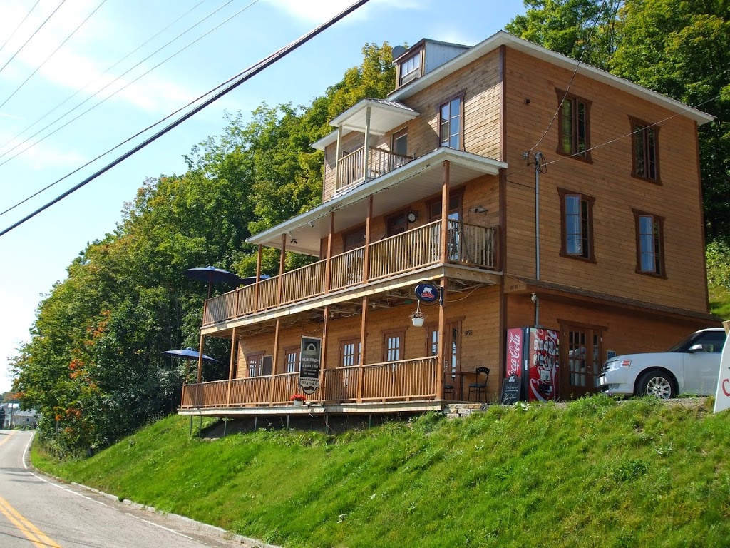 AUBERGE LE FOUR À PAIN | 968 Rue Principale, Petite-Rivière-Saint-François, QC G0A 2L0, Canada | Phone: (418) 632-5550