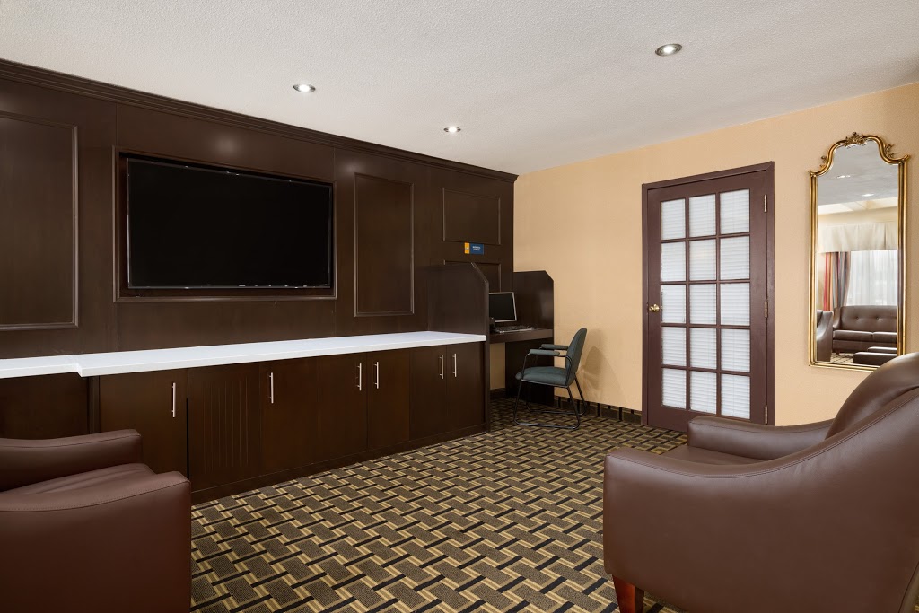 Days Inn by Wyndham Woodstock | 560 Norwich Avenue, 401 Hwy Exit 232, Woodstock, ON N4V 1C6, Canada | Phone: (226) 242-0474