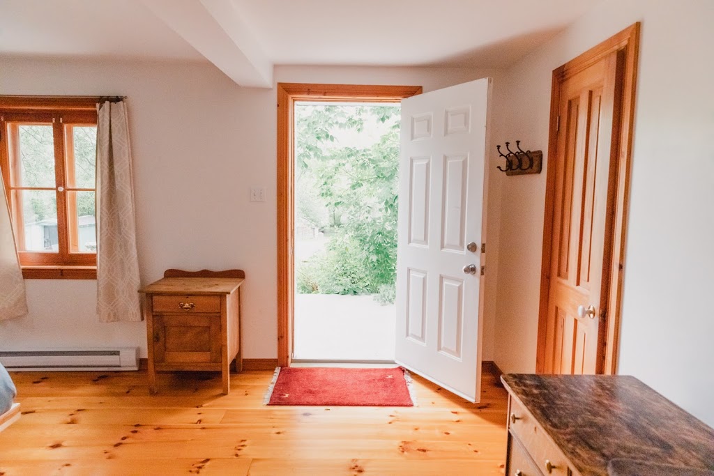 Auberge Triangle dété | 7143 Chemin Royal, Saint-Laurent-de-lÎle-dOrléans, QC G0A 3Z0, Canada | Phone: (581) 246-7353