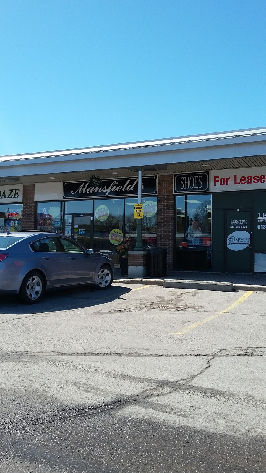 Mansfields Shoes | 1160 Beaverwood Rd, Manotick, ON K4M 1A7, Canada | Phone: (613) 692-3304