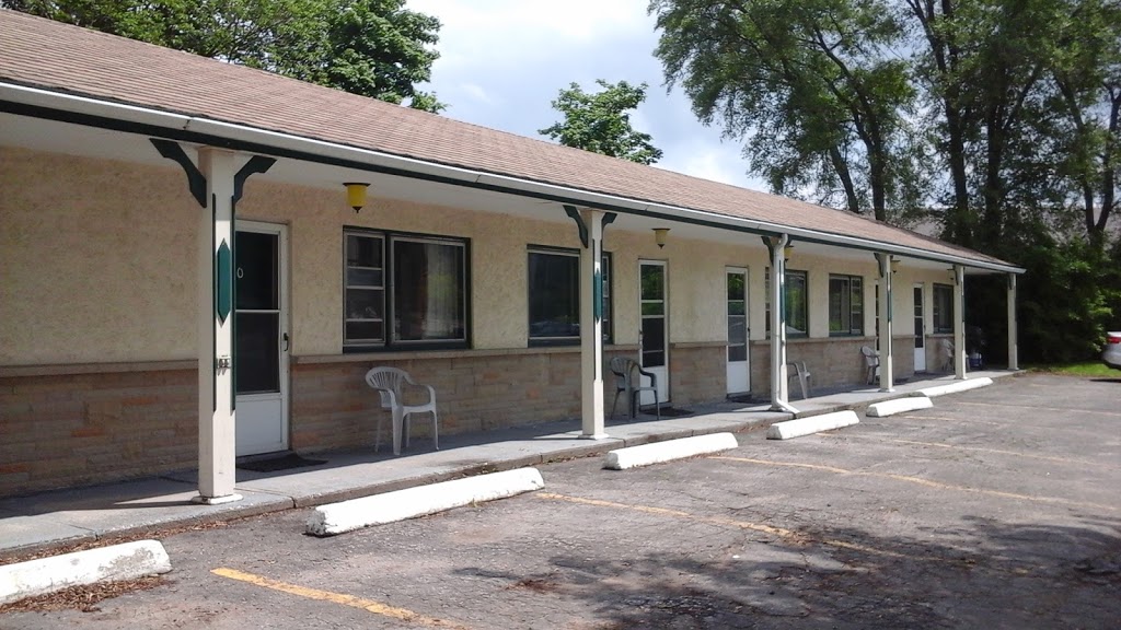 Holiday Motel | 436 Laclie St, Orillia, ON L3V 4P6, Canada | Phone: (705) 325-1316
