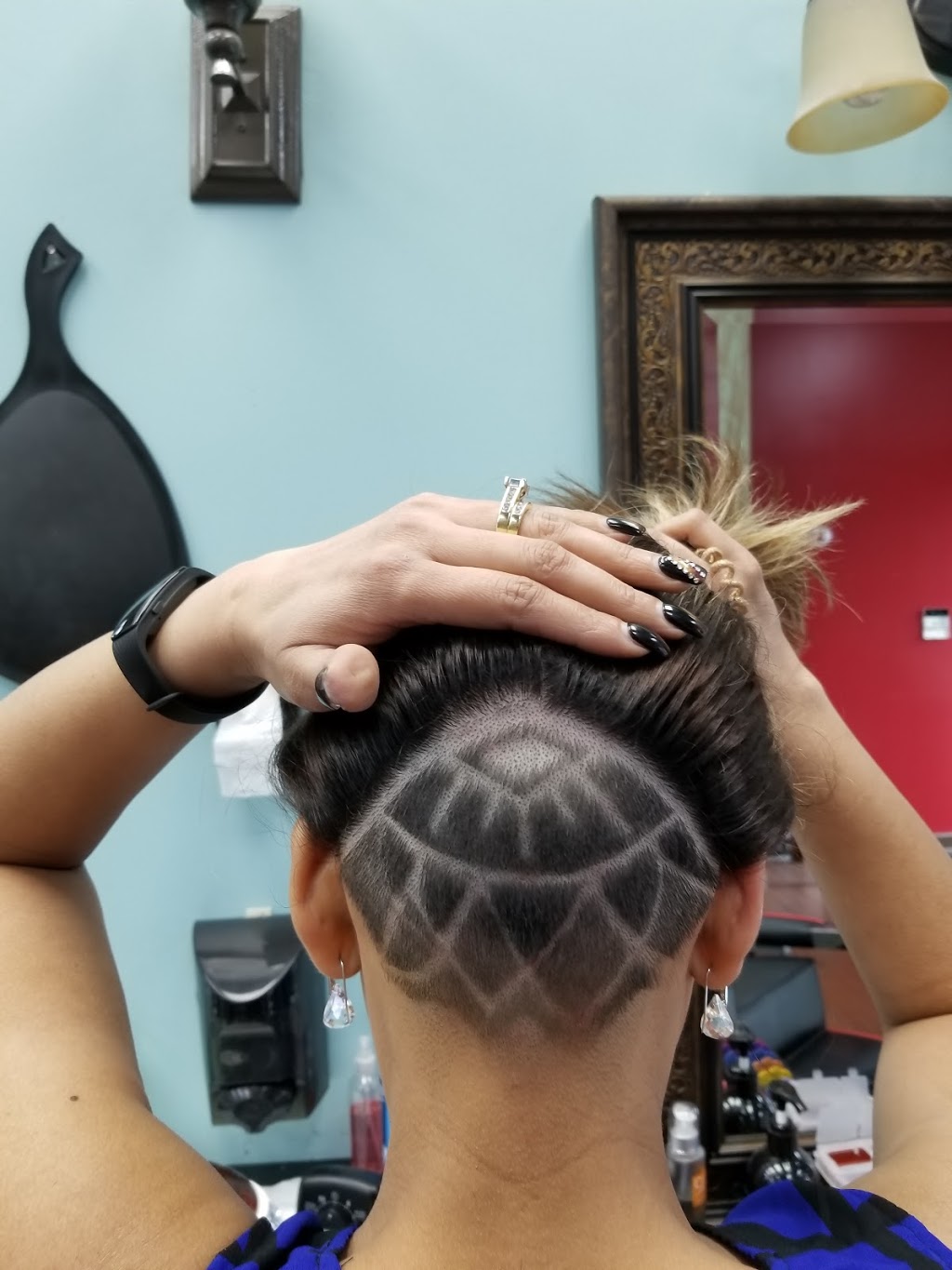 Fades n blades beauty studio | 17767 64 Ave, Surrey, BC V3S 1Z2, Canada | Phone: (604) 770-3870