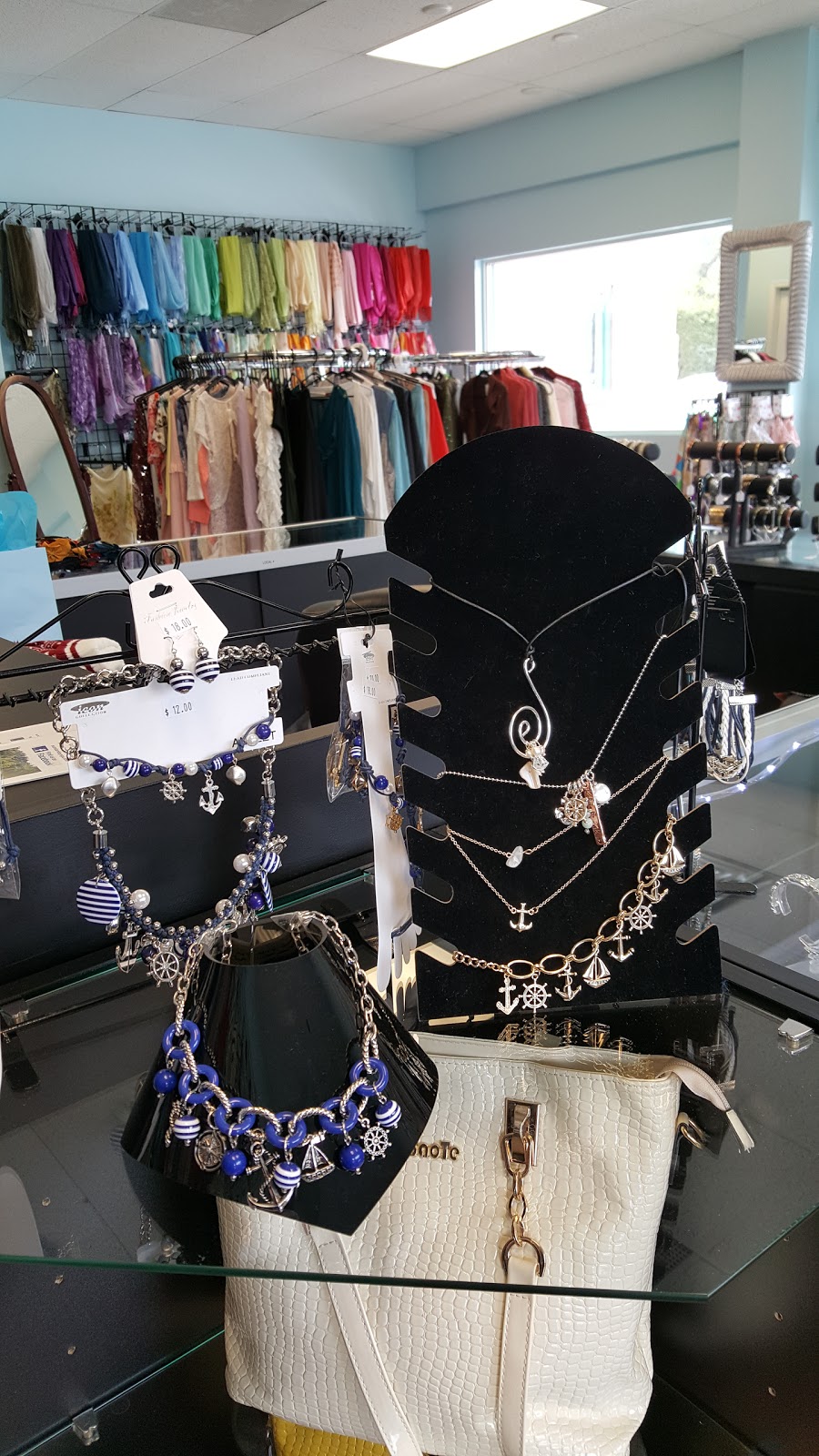 Elegante | 15 Church St, Westport, ON K0G 1X0, Canada | Phone: (613) 273-8520