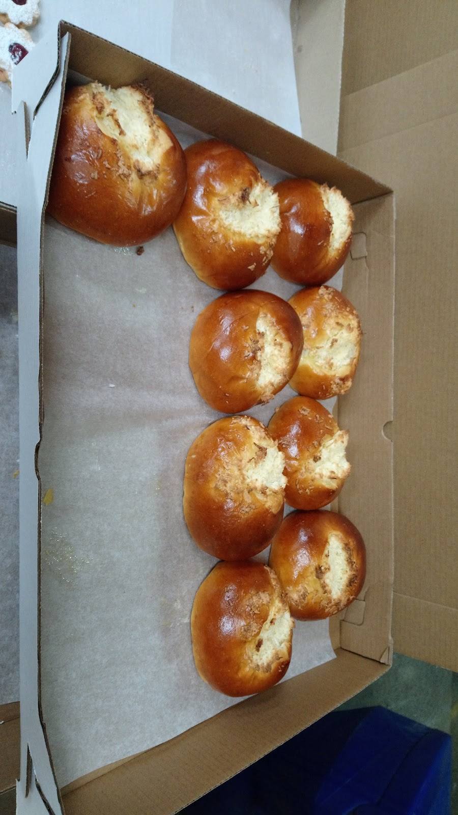 Lusitania Bakery | 613 Lakeshore Rd E, Mississauga, ON L5G 1H9, Canada | Phone: (905) 271-2707