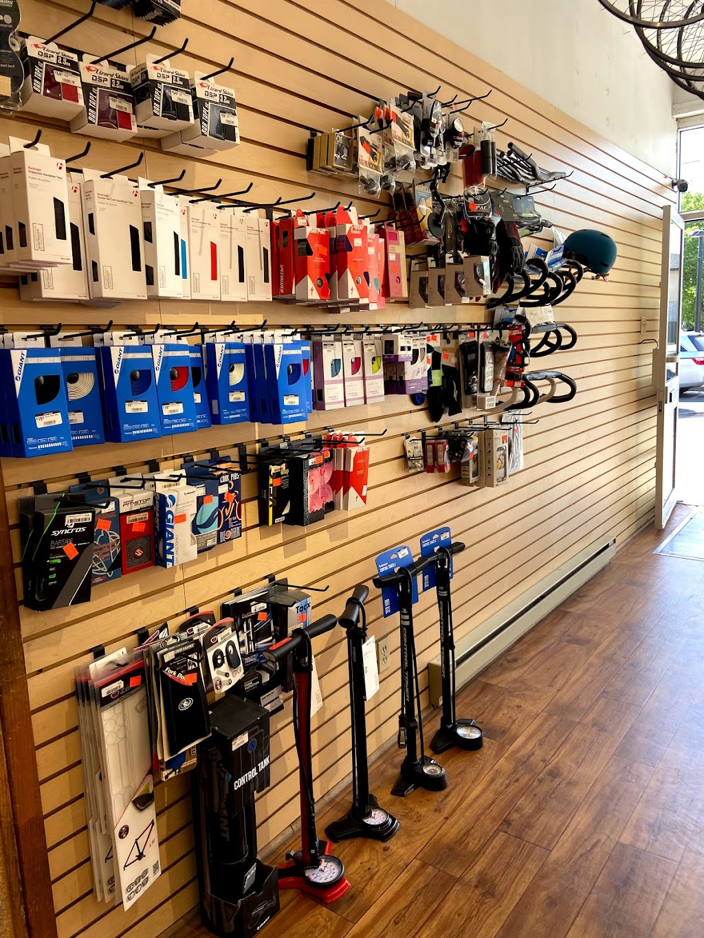 Cycles Anjou | 8688 Av. Chaumont, Montréal, QC H1K 1N6, Canada | Phone: (514) 352-9280