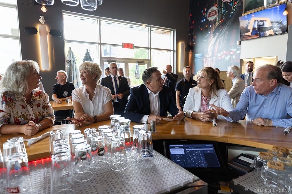 Resto Bar Le Dauphin | 1269 Rue King E, Sherbrooke, QC J1G 1E7, Canada | Phone: (819) 565-0911