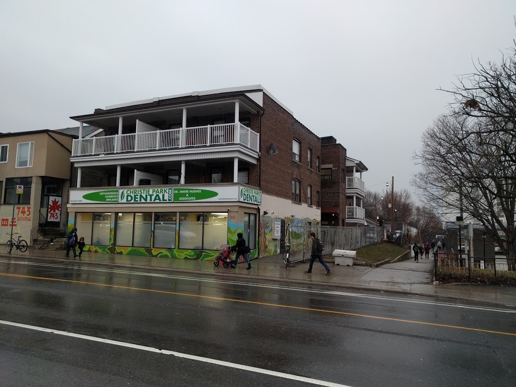 Christie Park Dental | 745 Bloor St W, Toronto, ON M6G 1L6, Canada | Phone: (416) 531-5796