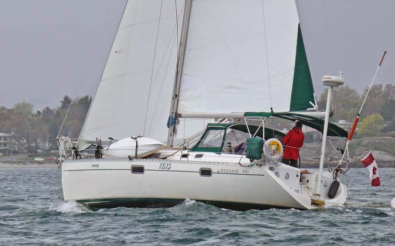 Blackfish Sailing Adventures | 1327 Beach Dr, Victoria, BC V8S 2N6, Canada | Phone: (250) 744-0409
