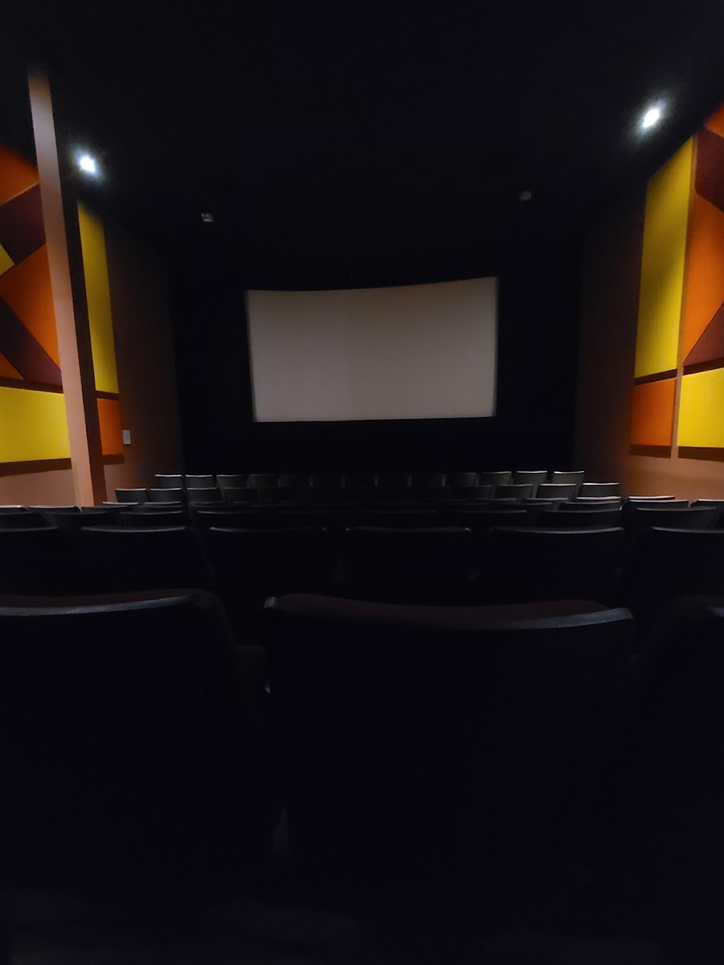 Cinéma Cineplex Odeon Carrefour Dorion | 391 Bd Harwood, Vaudreuil-Dorion, QC J7V 7W1, Canada | Phone: (450) 455-9853