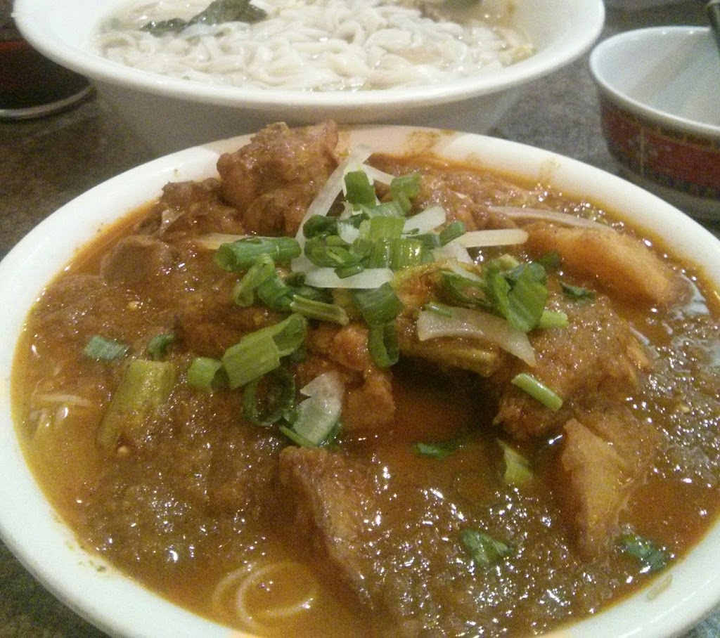 Pho Xe Lua | 1571 Sandhurst Cir, Scarborough, ON M1V 1V2, Canada | Phone: (416) 609-2032