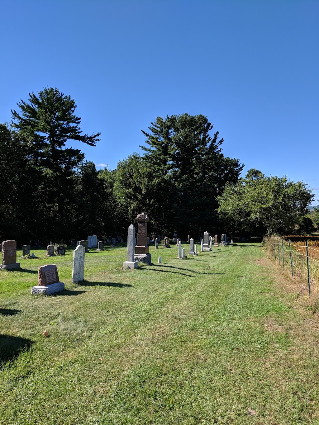Clarence Cemetery | 2639 Old Highway 17, Rockland, ON K4K 1W3, Canada