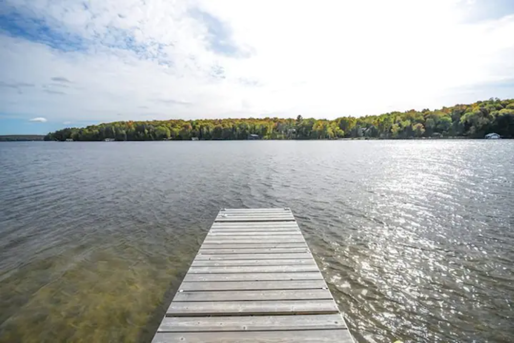 Sunday Lakehouse Muskoka | Fox Point Rd, Lake of Bays, ON P0A 1H0, Canada | Phone: (647) 203-0921
