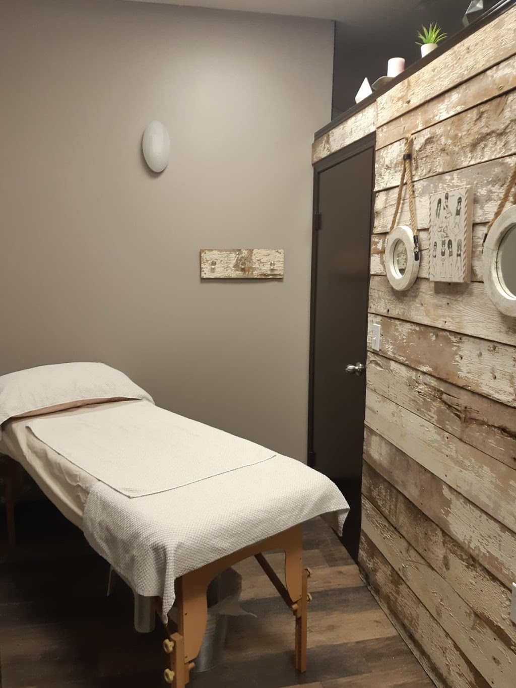 Pink Ice Salon | 5858 111 St NW, Edmonton, AB T6H 3G1, Canada | Phone: (780) 438-5568