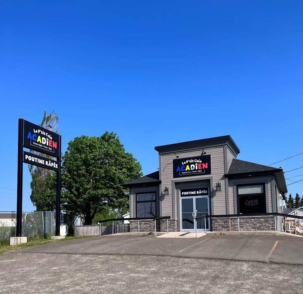 Le Ptit Coin Acadien Poutine Râpée | 6 Rue Saulnier, Bouctouche, NB E4S 3V5, Canada | Phone: (506) 743-8842