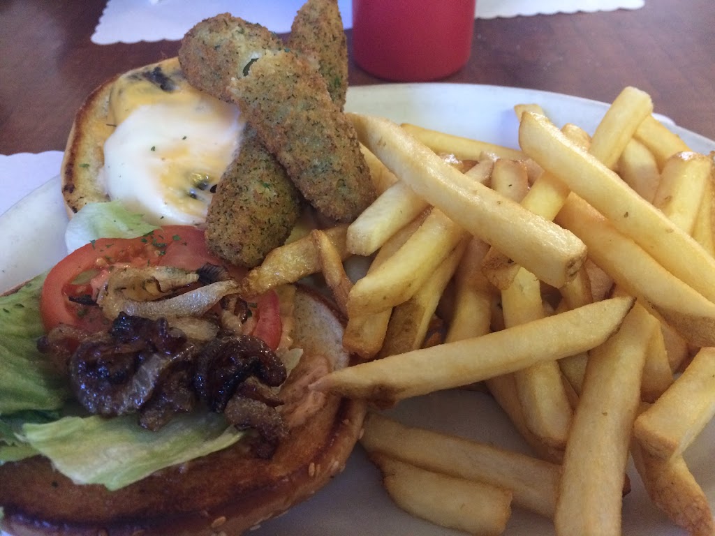 Alix Hotel Cafe | 4936 Main St, Alix, AB T0C 0B0, Canada | Phone: (403) 747-2711