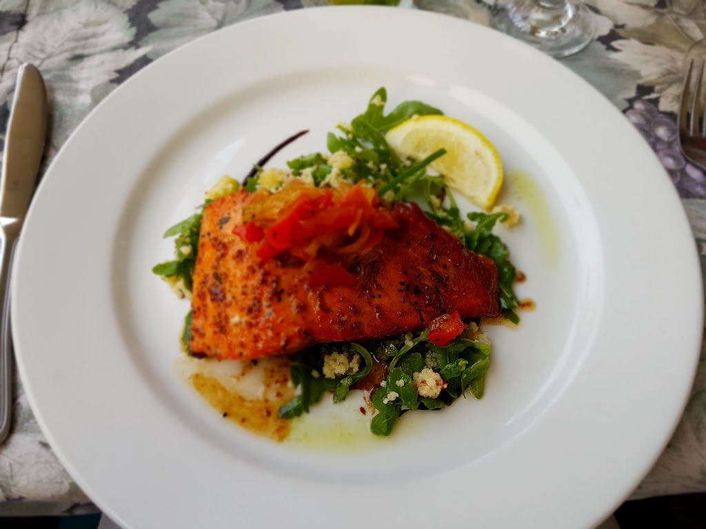 The Masthead Restaurant | 1705 Cowichan Bay Rd, Cowichan Bay, BC V0R 1N2, Canada | Phone: (250) 748-3714