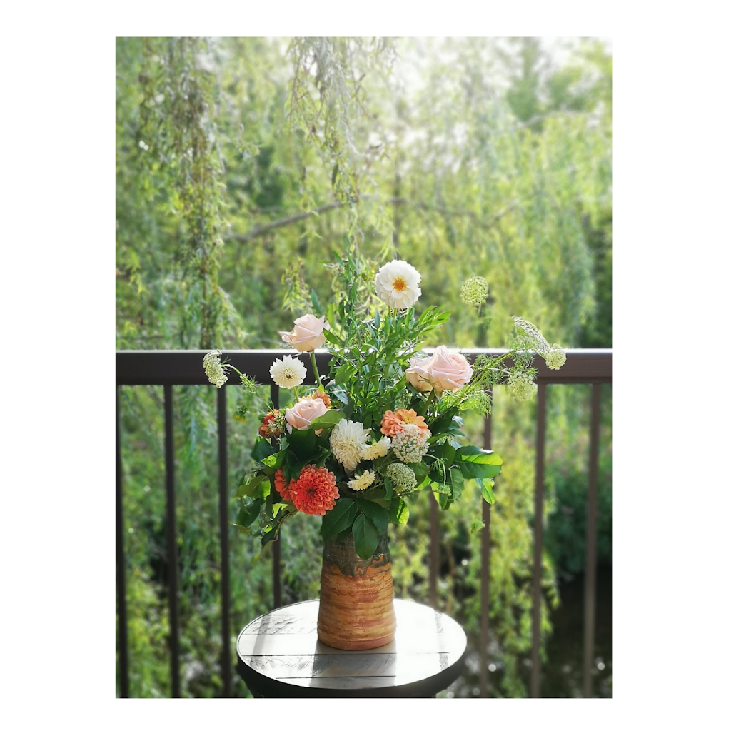 Country Florist Designs | 172 5 Line, Warsaw, ON K0L 3A0, Canada | Phone: (705) 917-1650