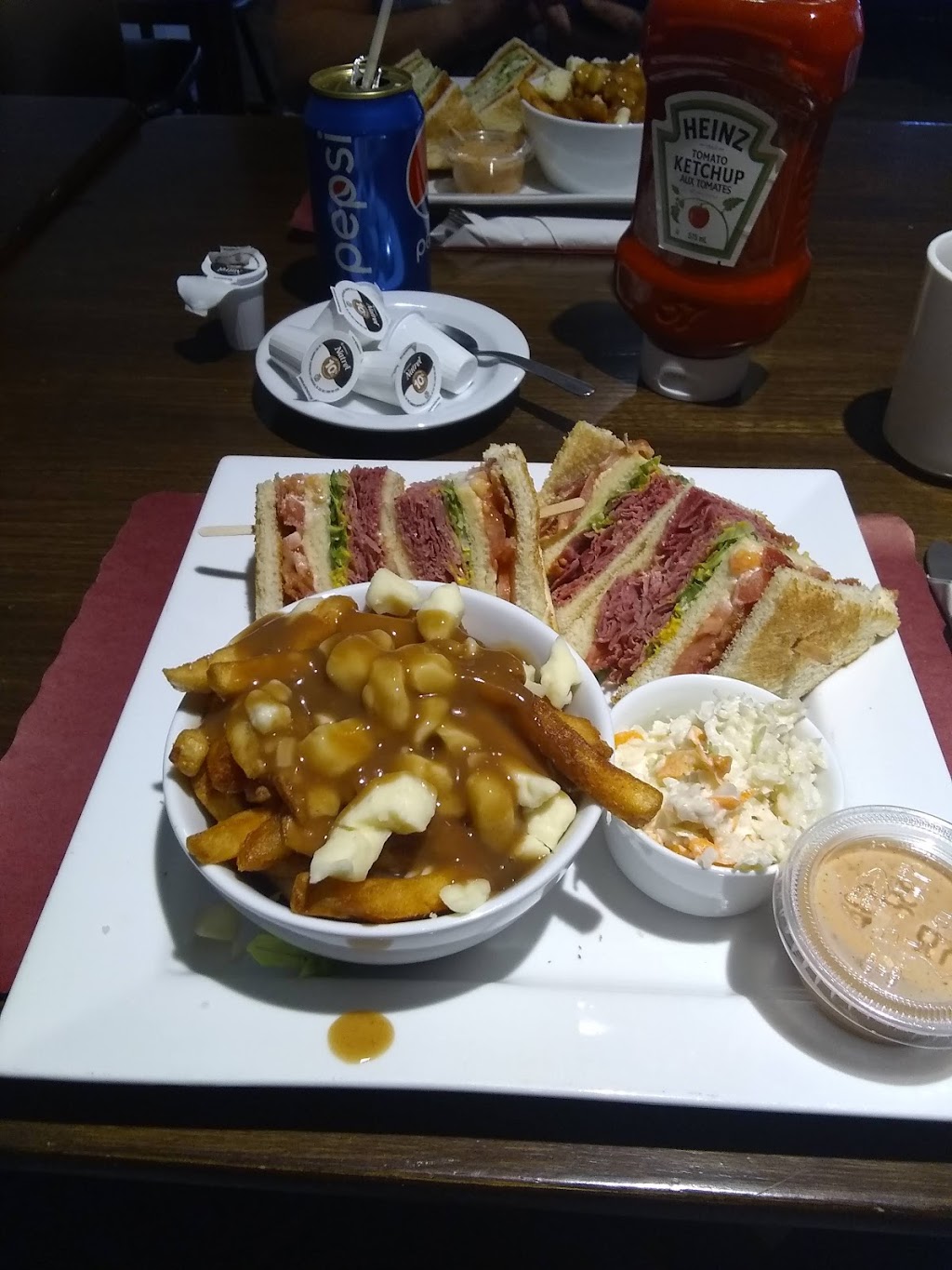 Le Modeste Resto Café Bar | 1 Rue Martin, Saint-Modeste, QC G0L 3W0, Canada | Phone: (418) 862-2707
