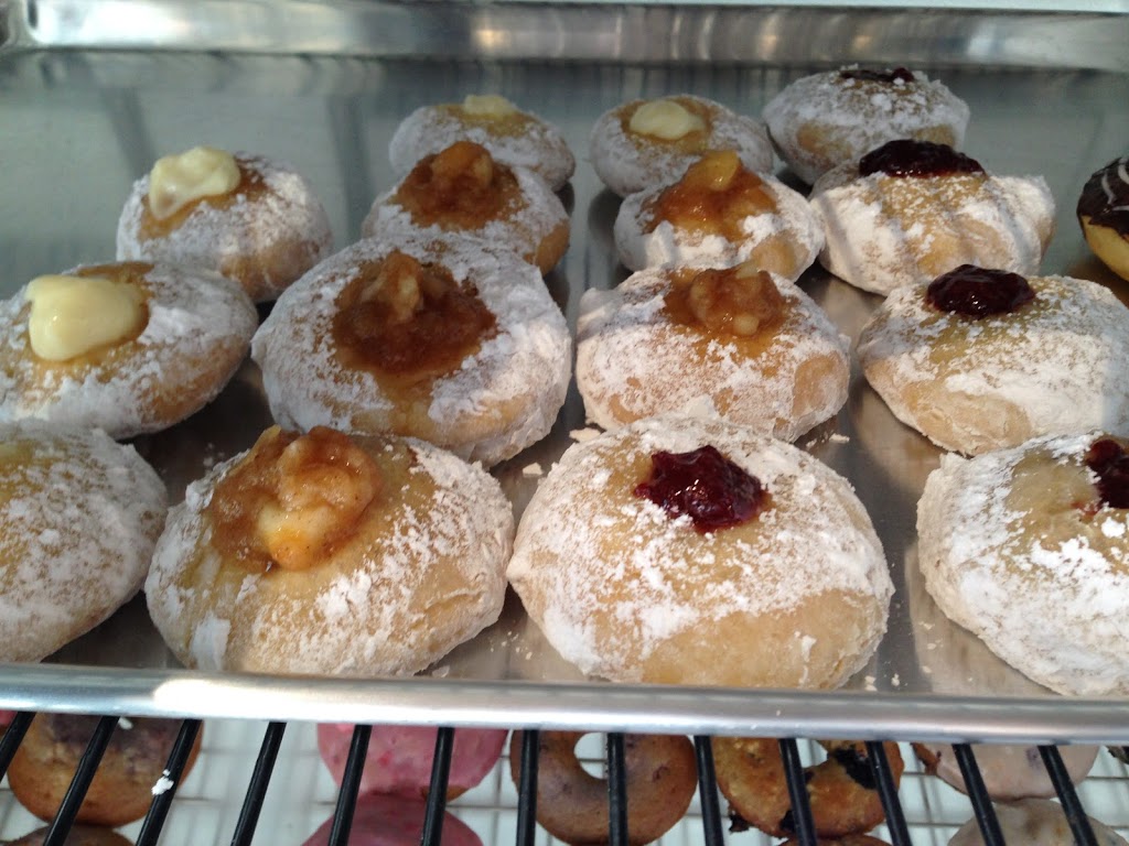Chantilly Beignes Bistro | 619 Rue Principale, Laval, QC H7X 1C7, Canada | Phone: (450) 969-9619