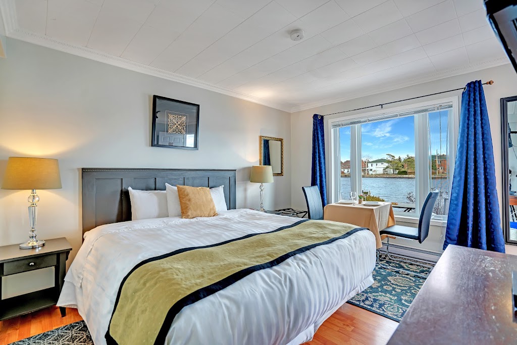 The Waters Edge Inn | 149 Queen St, Campbellford, ON K0L 1L0, Canada | Phone: (705) 653-4470