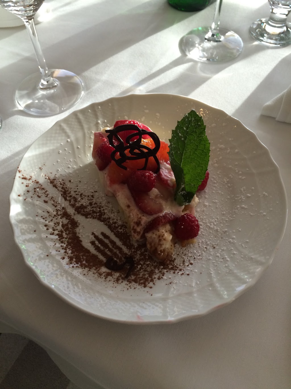 La Luna Rossa Ristorante | 2404-C Edmonton Trail, Calgary, AB T2E 3M8, Canada | Phone: (403) 452-3080