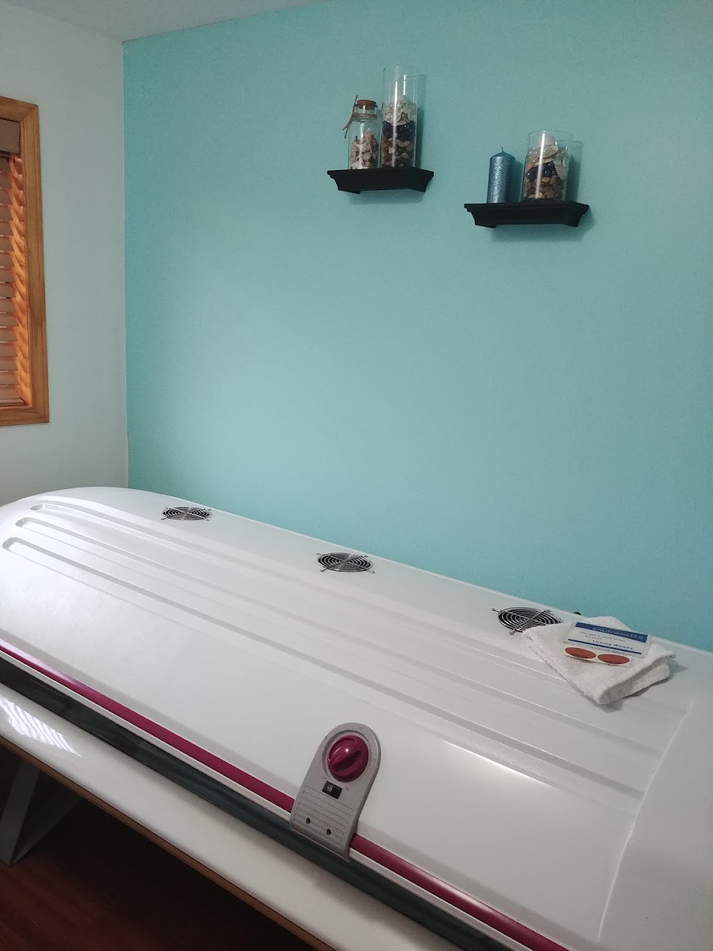 Tan Your Hide Salon | 22975 Essex County Rd 46, Tilbury, ON N0P 2L0, Canada | Phone: (519) 682-2090