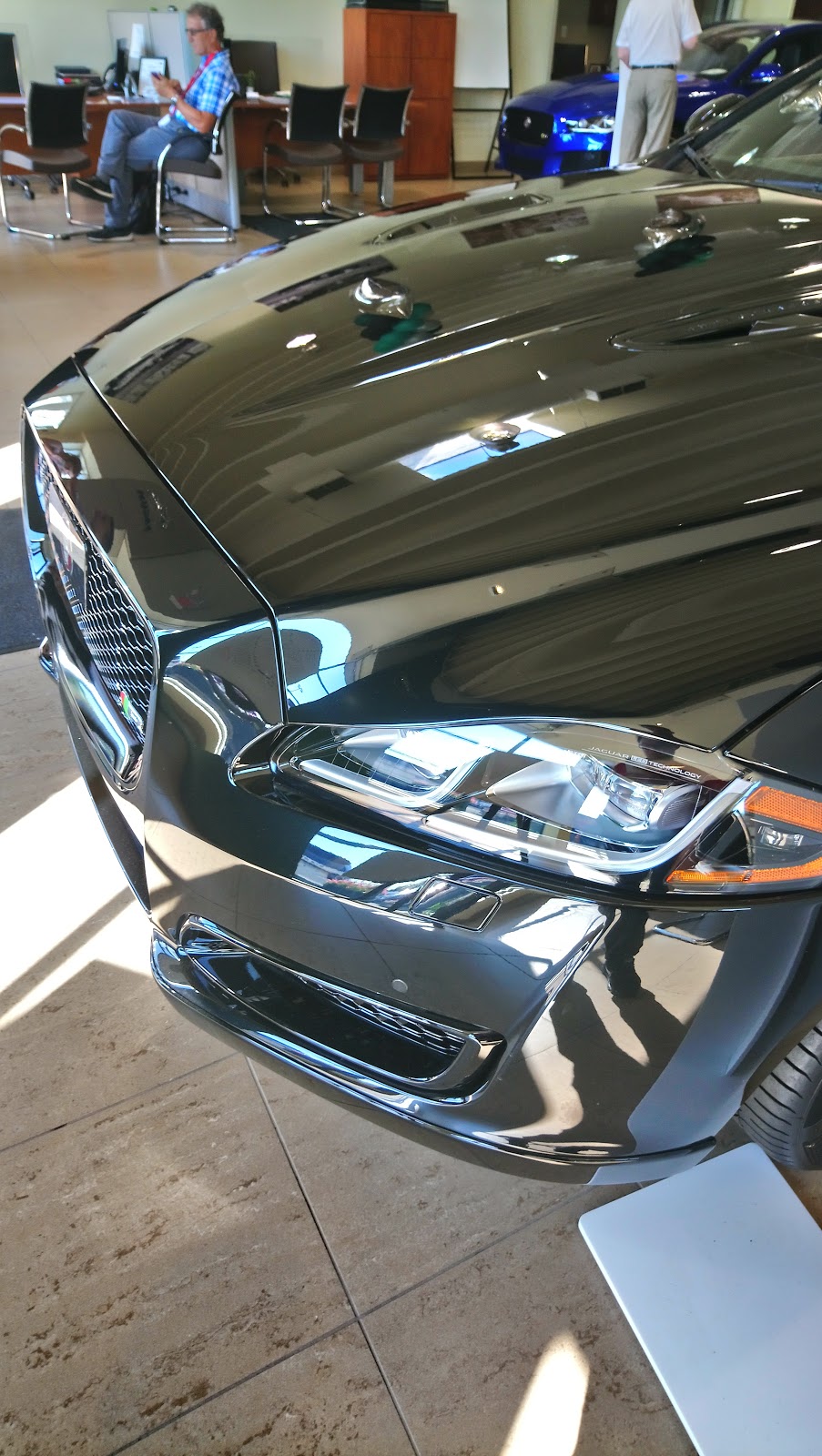 Jaguar Ottawa | 1300 Michael St, Ottawa, ON K1B 3N2, Canada | Phone: (613) 744-5500