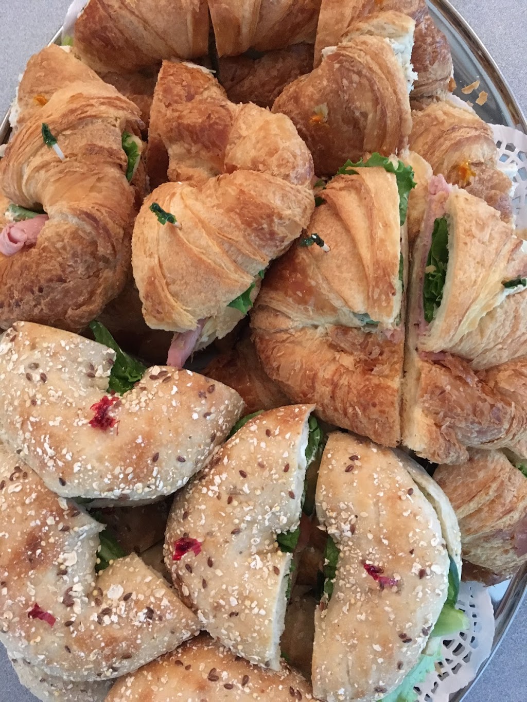 Café Ami | 855 W 12th Ave, Vancouver, BC V5Z 1N1, Canada | Phone: (604) 875-5340