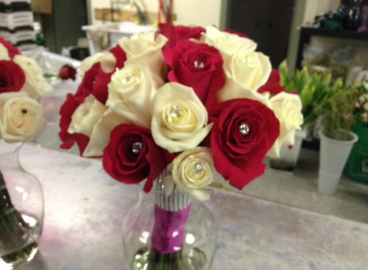 Thoughtful Gifts & Flowers | 241 Hanlan Rd #4, Woodbridge, ON L4L 3R7, Canada | Phone: (905) 266-2214