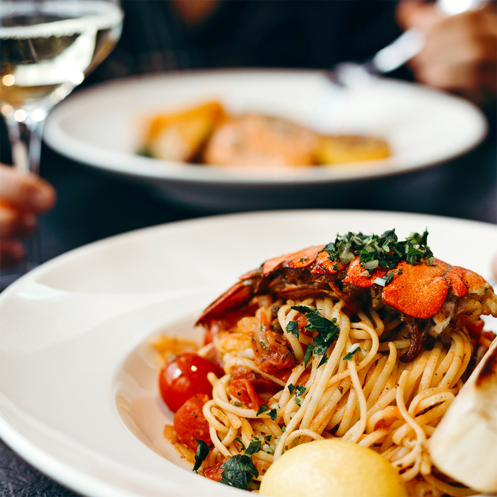 Moxies Grill & Bar | 3134 8 St E, Saskatoon, SK S7H 0W2, Canada | Phone: (306) 374-9800