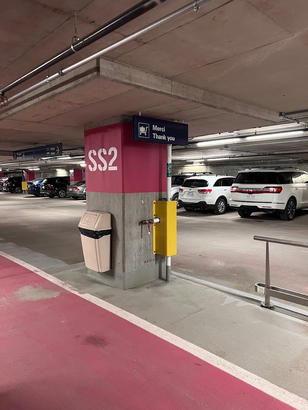 Stationnement HotelParc | 800 Pl Leigh-Capreol, Dorval, QC H4Y 0A4, Canada | Phone: (866) 236-3999