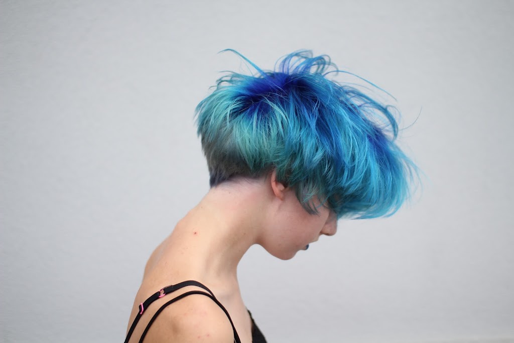 Salon Chez Pierre | 101-8747 204 St, Langley City, BC V1M 2Y5, Canada | Phone: (778) 298-1964