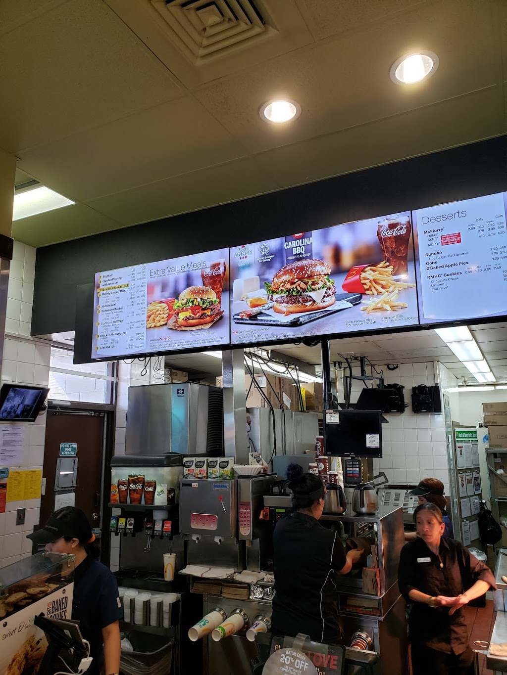 McDonalds | 8631 Granville Avenue, Vancouver, BC V6P 5A2, Canada | Phone: (604) 718-1142
