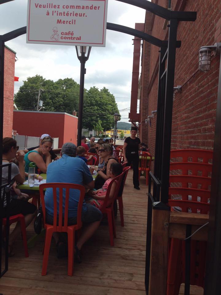 Café Central De Coaticook | 69 Rue Child, Coaticook, QC J1A 2B2, Canada | Phone: (819) 849-9076