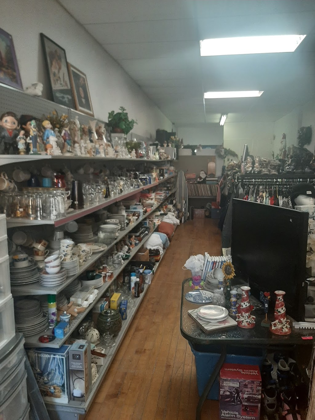 Me to You Thrift Shop | 605 Campbell St, Lucknow, ON N0G 2H0, Canada | Phone: (226) 222-8616