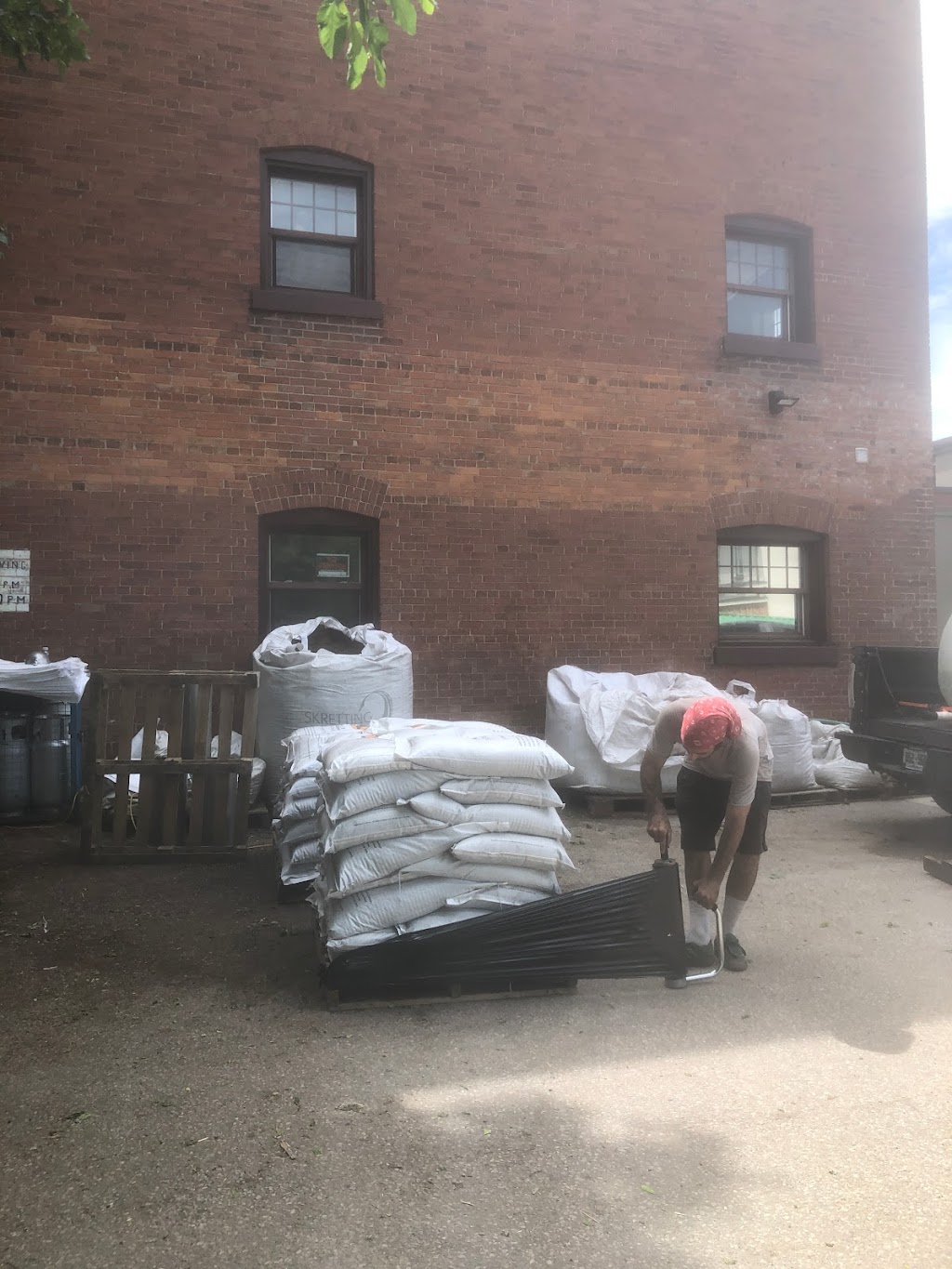 Black Swallow Living Soils | 137 Nelson St, Brantford, ON N3S 4B5, Canada | Phone: (519) 770-0629